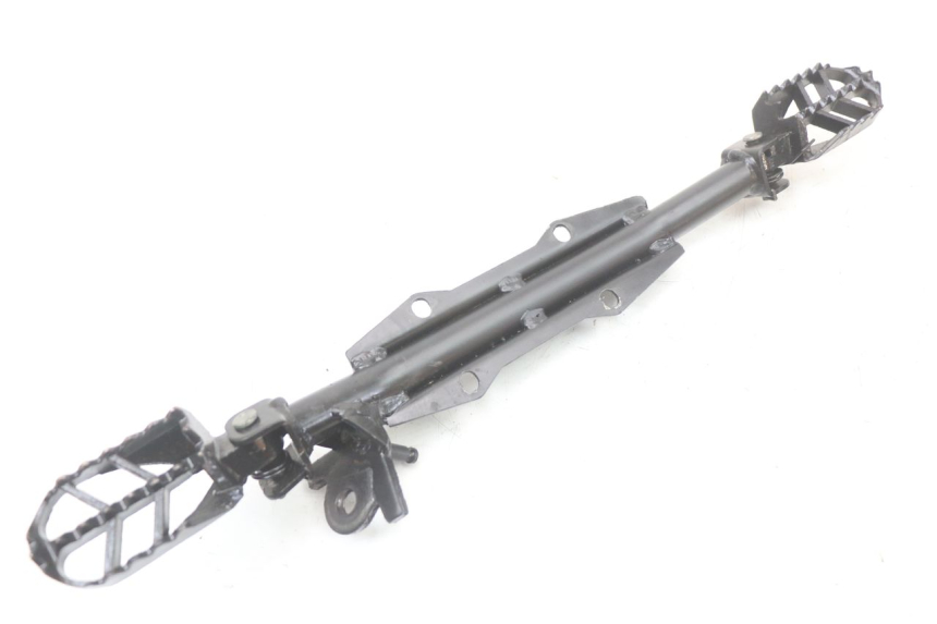 photo de PAIR FRONT FOOTREST RSR DIRT BIKE 150 - Fixing points details
