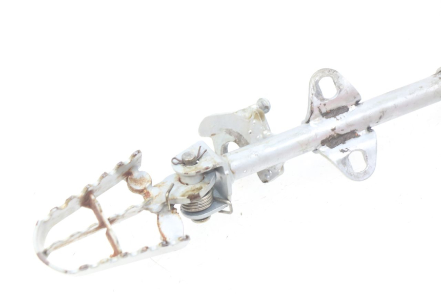 photo de PAIR OF FRONT FOOTRESTS CCR DIRT BIKE 110 - Surface and material condition