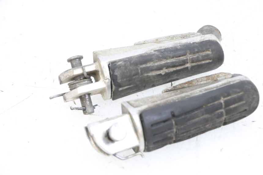 photo de PAIR OF FRONT FOOTRESTS YAMAHA FJR ABS 1300 (2006 - 2012) - Zoom on usage condition