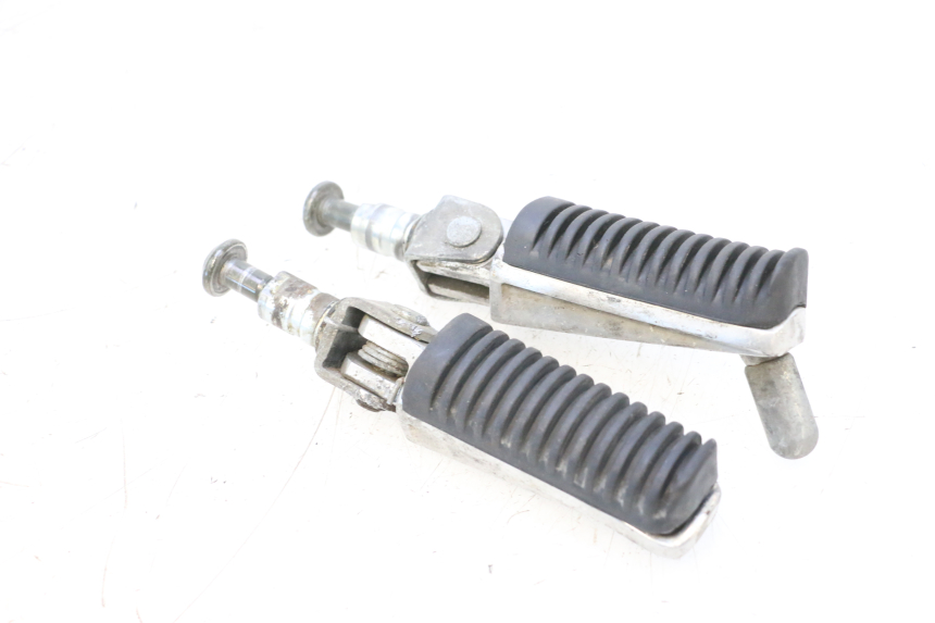 photo de PAIR OF FRONT FOOTRESTS YAMAHA FZS FAZER 600 (1998 - 2001) - Component detail