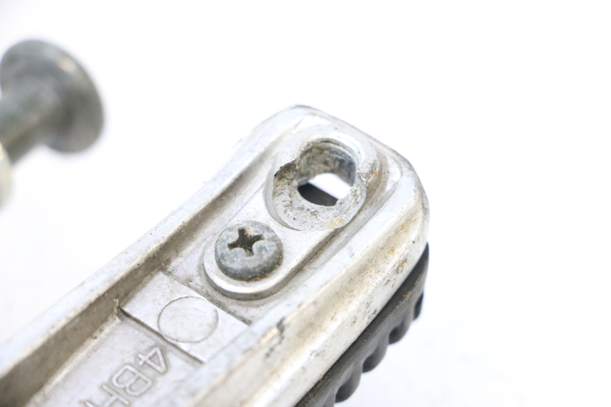 photo de PAIR OF FRONT FOOTRESTS YAMAHA FZS FAZER 600 (1998 - 2001) - Alternative perspective