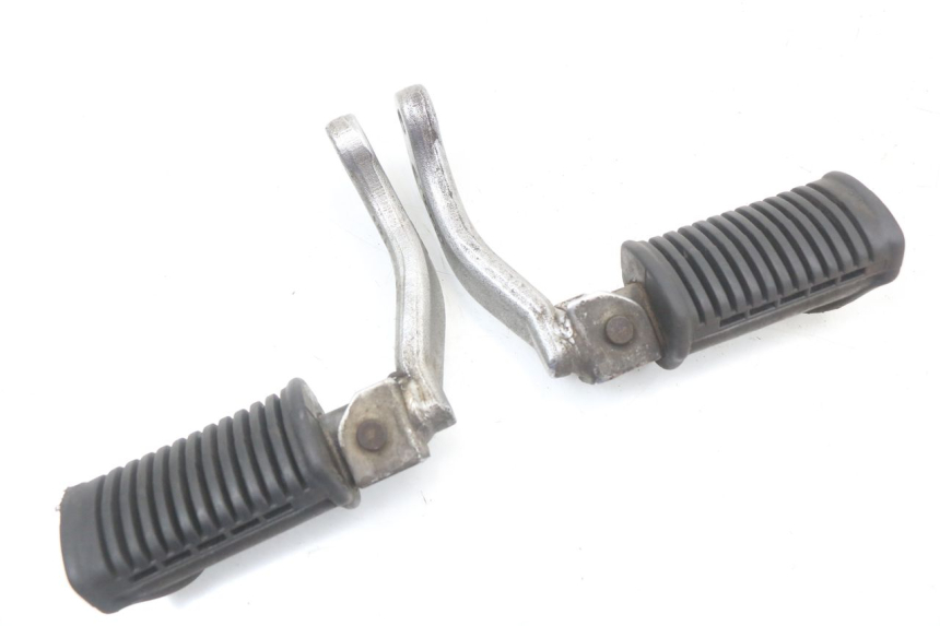 photo de PAIR FRONT FOOTREST SUZUKI GN 125 (1997 - 2000) - Main view