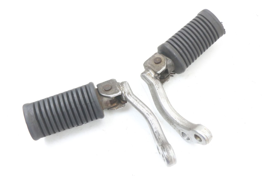 photo de PAIR FRONT FOOTREST SUZUKI GN 125 (1997 - 2000) - Component detail