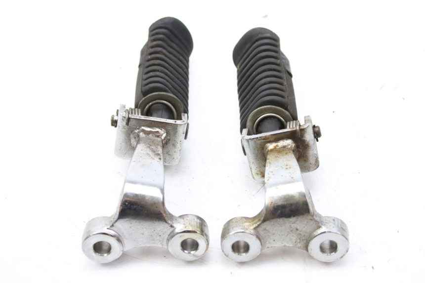 photo de PAIR OF FRONT FOOTRESTS SYM HUSKY 125 (1999 - 2005) - Technical close-up