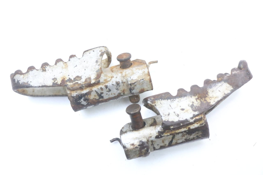photo de PAIR FRONT FOOTREST KAWASAKI KDX 125 (1990 - 1991) - Component detail