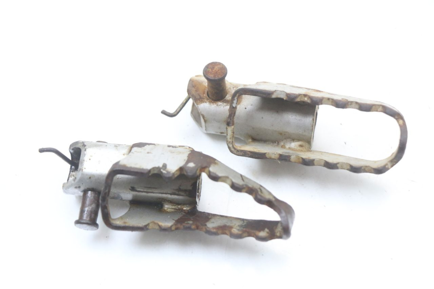 photo de PAIR FRONT FOOTREST KAWASAKI KDX 125 (1990 - 1991) - Alternative perspective