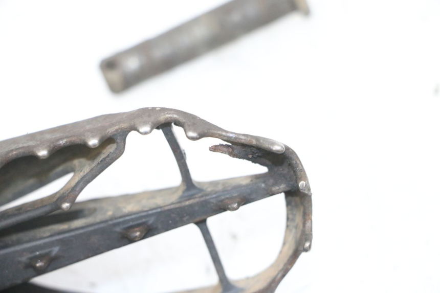 photo de PAIR FRONT FOOTREST KAWASAKI KX F KXF 450 (2009 - 2011) - Alternative perspective