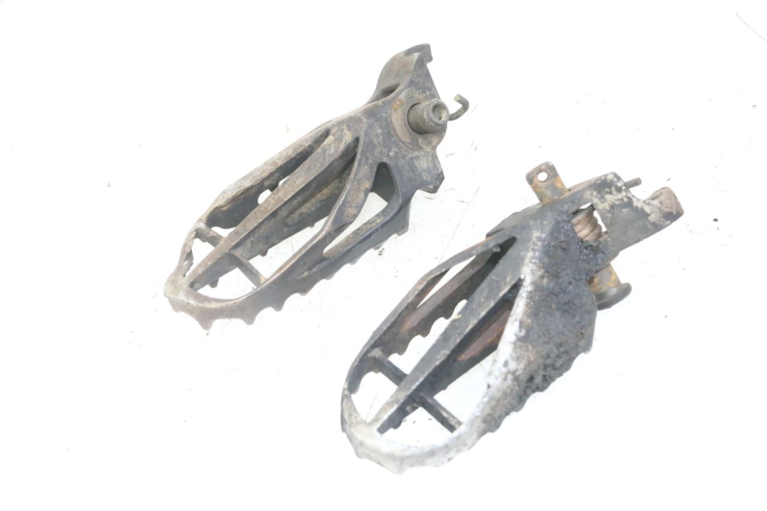photo de PAIR FRONT FOOTREST KAWASAKI KX F KXF 450 (2009 - 2011) - Technical close-up