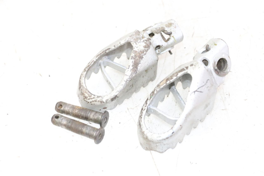 photo de PAIR FRONT FOOTREST KAWASAKI KX 65 (2000 - 2019) - Technical close-up