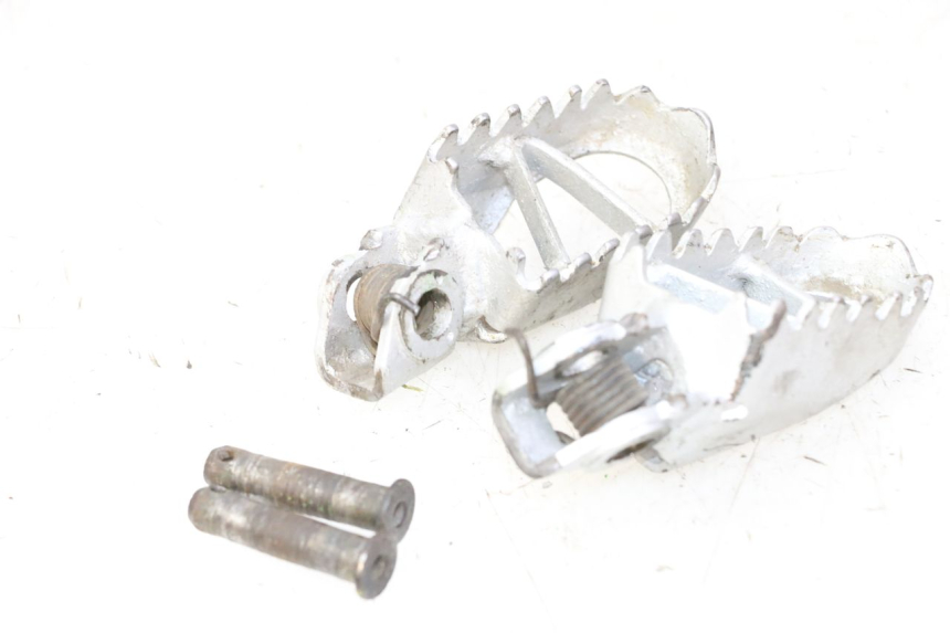 photo de PAIR FRONT FOOTREST KAWASAKI KX 65 (2000 - 2019) - Product overview
