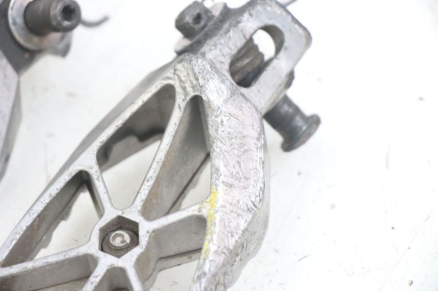 photo de PAIR OF FRONT FOOTRESTS KAWASAKI KXF KX-F 250 (2012 - 2014) - Fixing points details