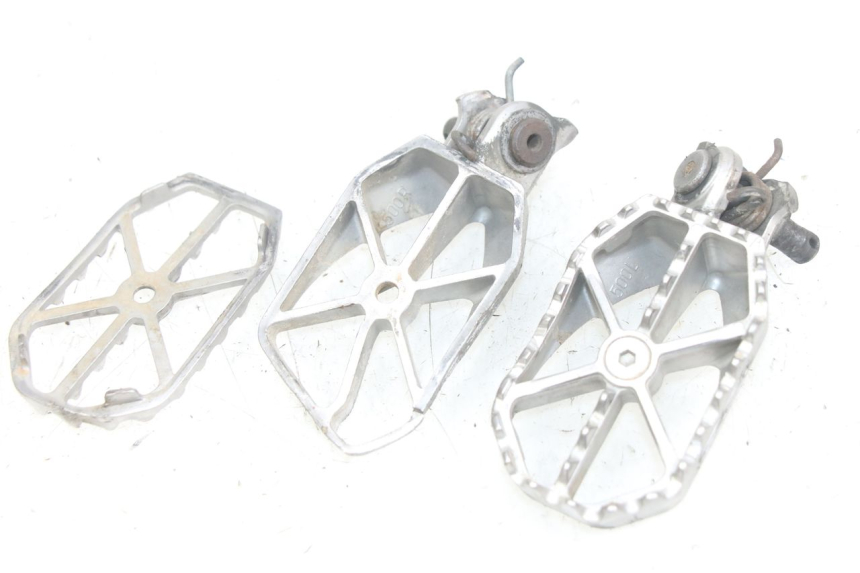 photo de PAIR OF FRONT FOOTRESTS KAWASAKI KXF KX-F 250 (2012 - 2014) - Checked used part