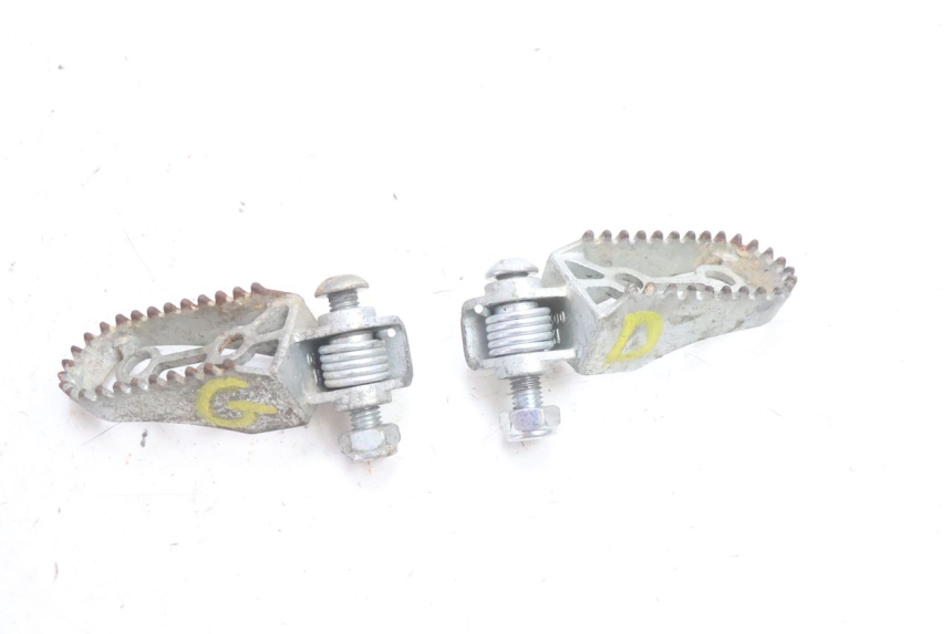 photo de PAIR FRONT FOOTREST RIEJU MRT PRO SUPERMOTARD 50 (2007 - 2018) - Main view
