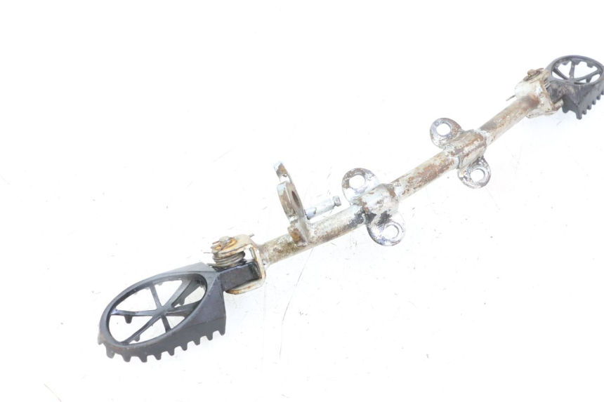 photo de PAIR OF FRONT FOOTRESTS APOLLO RFZ 125 - Component detail