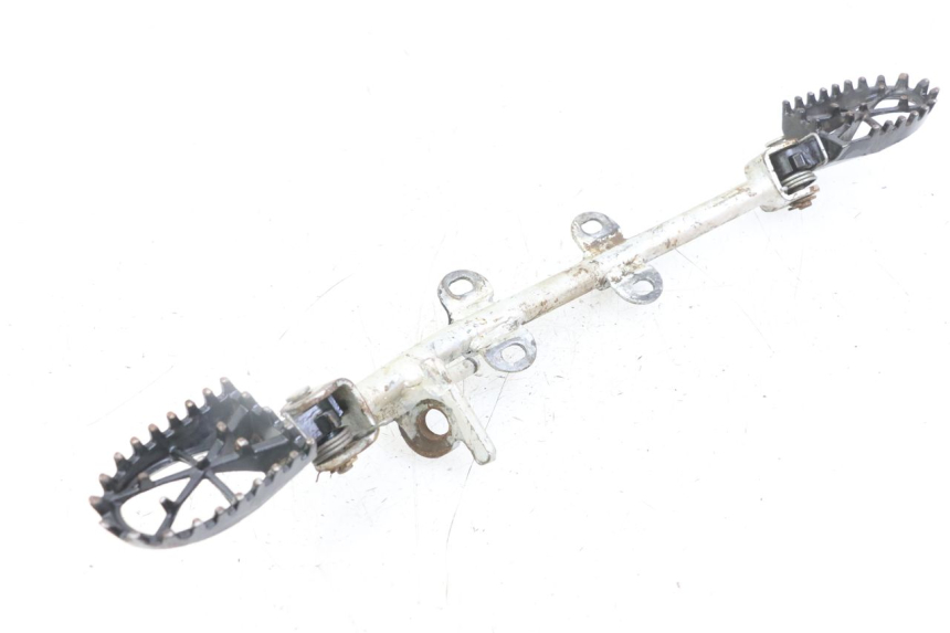 photo de PAIR OF FRONT FOOTRESTS APOLLO RFZ 125 - Fixing points details