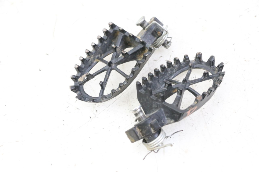 photo de PAIR OF FRONT FOOTRESTS APOLLO RFZ 125 - Main view
