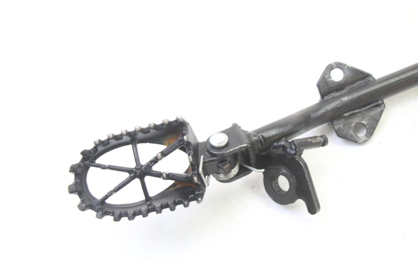 photo de PAIR OF FRONT FOOTRESTS APOLLO RFZ 125 - Component detail