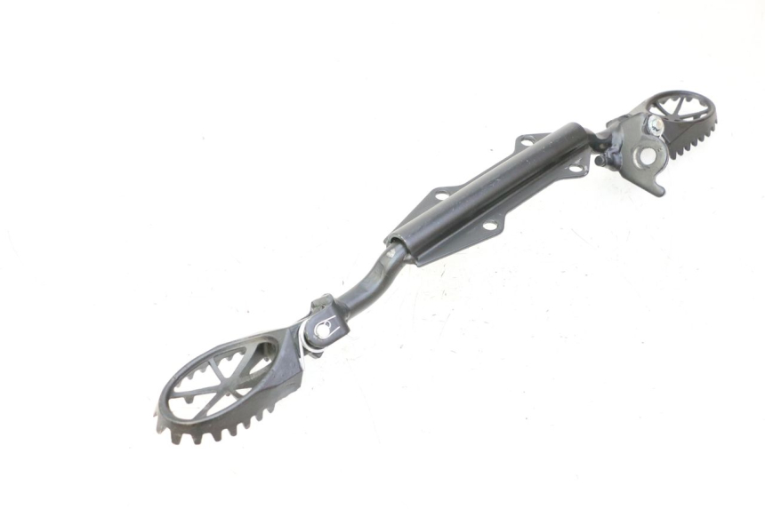 photo de PAIR OF FRONT FOOTRESTS APOLLO RFZ 125 - Alternative perspective