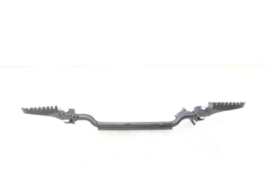 photo de PAIR OF FRONT FOOTRESTS APOLLO RFZ 125 - Fixing points details