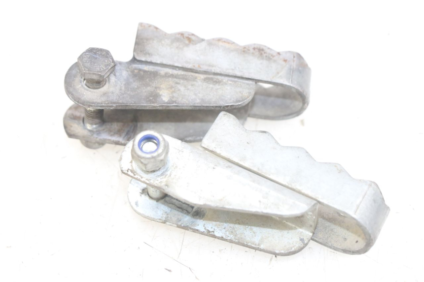 photo de PAIR OF FRONT FOOTRESTS GILERA RK 50 (1996 - 1999) - Zoom on usage condition