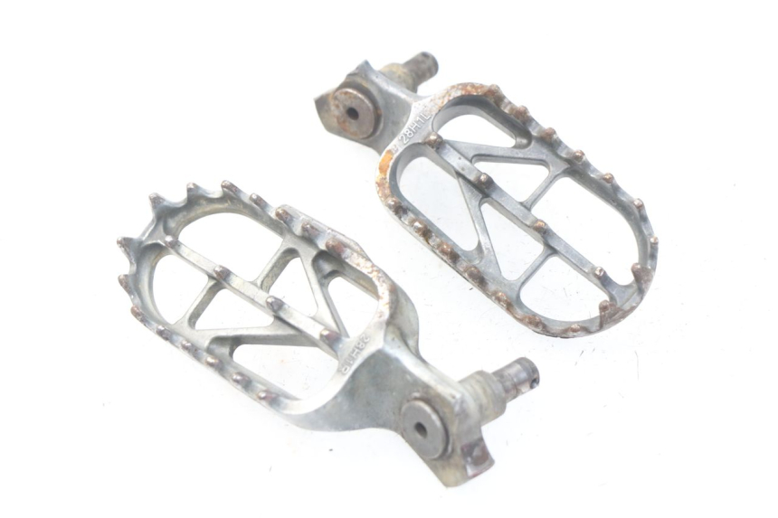 photo de PAIR FRONT FOOTREST SUZUKI RMZ RM-Z 450 (2008 - 2011) - Main view