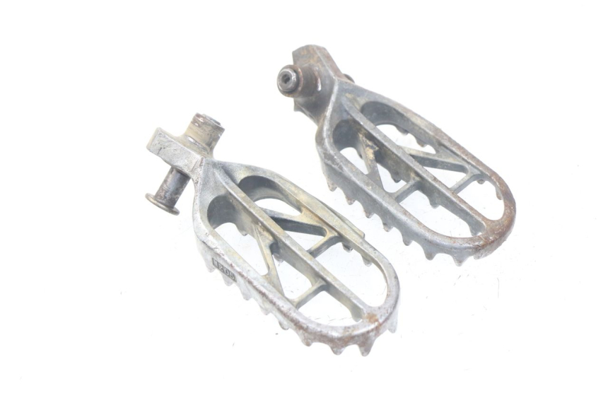 photo de PAIR FRONT FOOTREST SUZUKI RMZ RM-Z 450 (2008 - 2011) - Zoom on usage condition