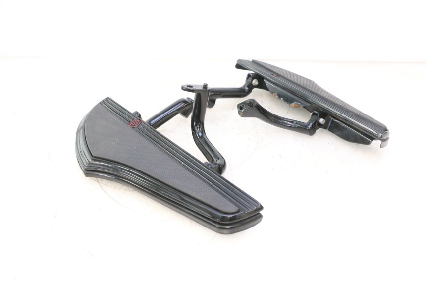photo de PAIR FRONT FOOTREST HARLEY DAVIDSON ROAD GLIDE FLTRXSE 1920 (2018 - 2022) - High-resolution close-up