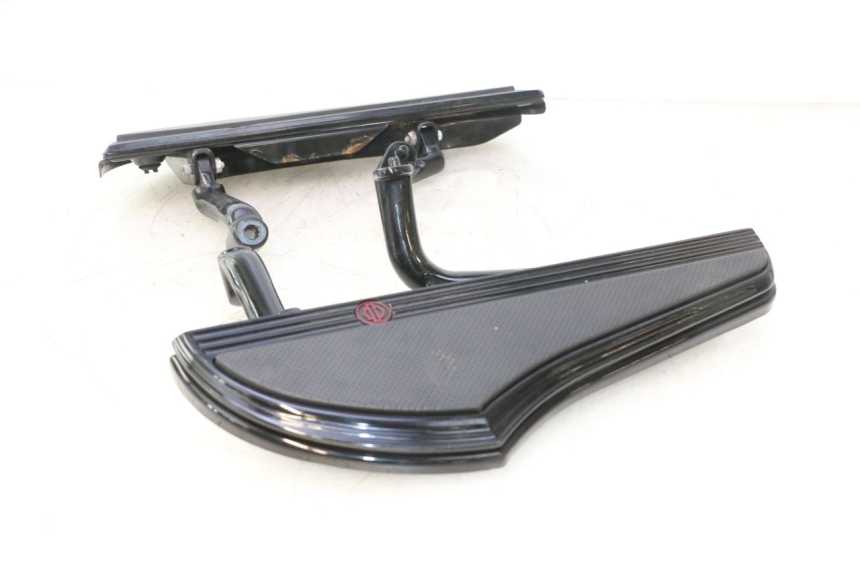 photo de PAIR FRONT FOOTREST HARLEY DAVIDSON ROAD GLIDE FLTRXSE 1920 (2018 - 2022) - Alternative angle
