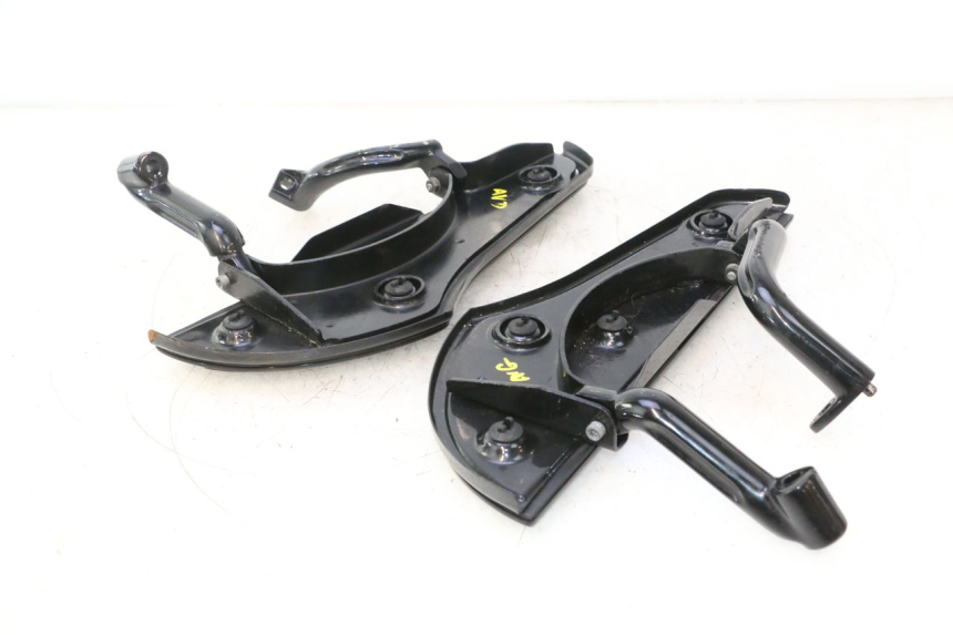 photo de PAIR FRONT FOOTREST HARLEY DAVIDSON ROAD GLIDE FLTRXSE 1920 (2018 - 2022) - Technical close-up