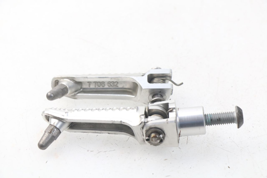 photo de PAIR FRONT FOOTREST BMW S RR ABS S1000RR 1000 (2009 - 2011) - Technical close-up