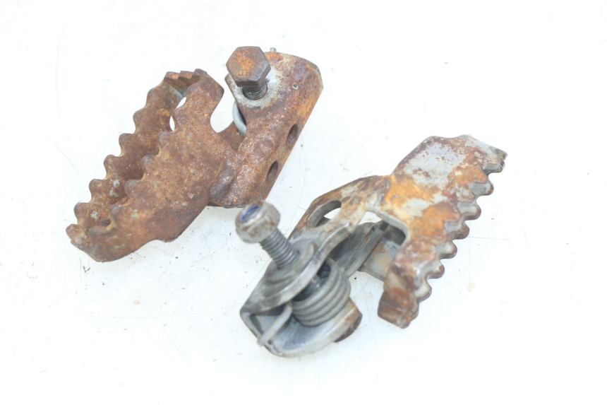 photo de PAIR OF FRONT FOOTRESTS SHERCO SM-R 50 (2018 - 2021) - Zoom on usage condition