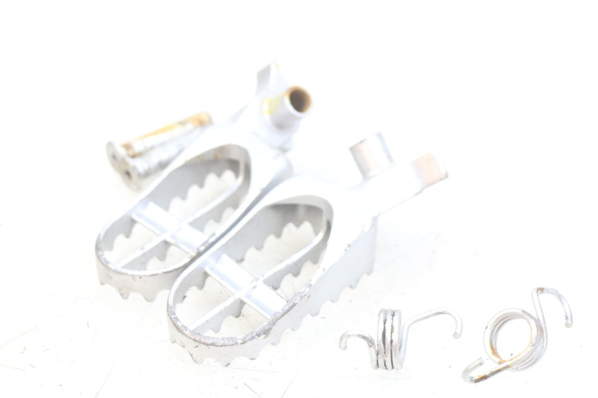 photo de PAIR OF FRONT FOOTRESTS GAS-GAS SM ROOKIE 50 (2001 - 2005) - Component detail