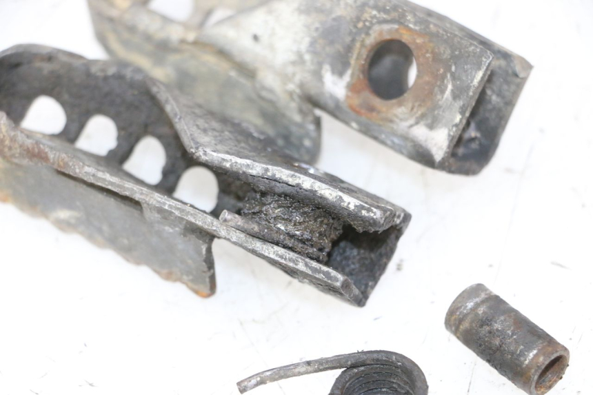 photo de PAIR OF FRONT FOOTRESTS GILERA SMT SUPERMOTARD 50 (2009 - 2017) - Technical close-up