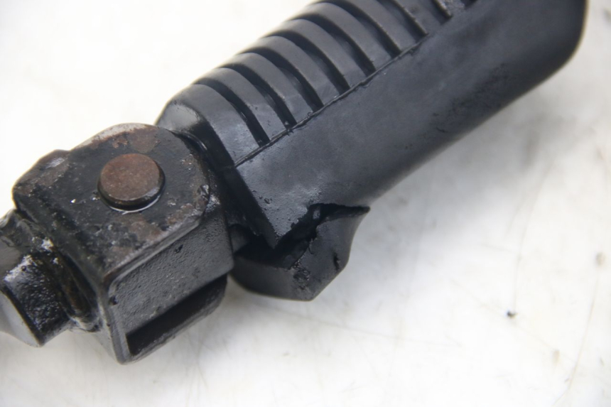 photo de PAIR OF FRONT FOOTRESTS YAMAHA SR 125 (1982 - 2003) - Zoom on usage condition