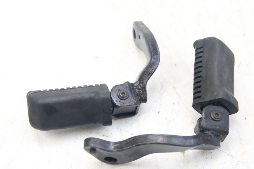 photo de PAIR OF FRONT FOOTRESTS YAMAHA SR 125 (1982 - 2003) - Alternative perspective