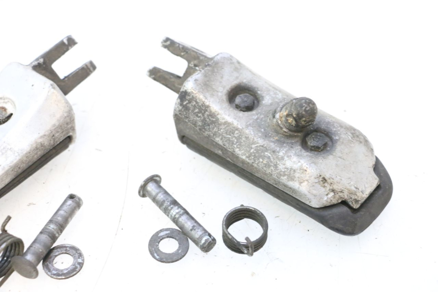 photo de PAIR FRONT FOOTREST HONDA ST PAN EUROPEAN 1100 (1990 - 2002) - Fixing points details