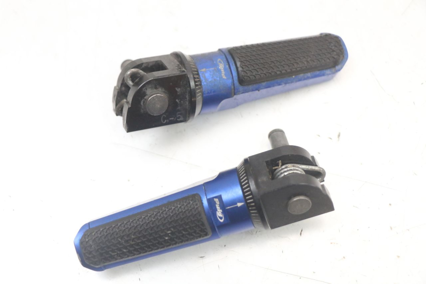 photo de PAIR FRONT FOOTREST SUZUKI GSR 750 (2011 - 2017) - Component detail