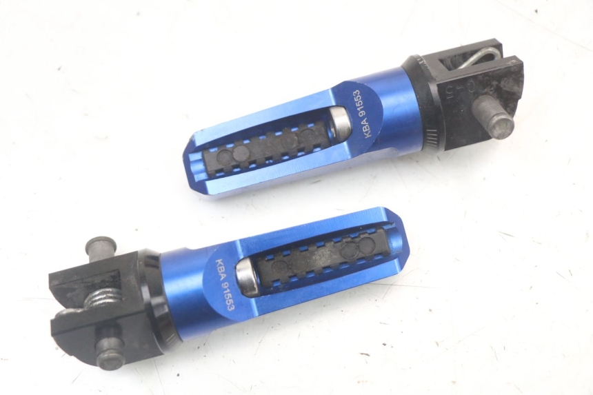 photo de PAIR FRONT FOOTREST SUZUKI GSR 750 (2011 - 2017) - Technical close-up