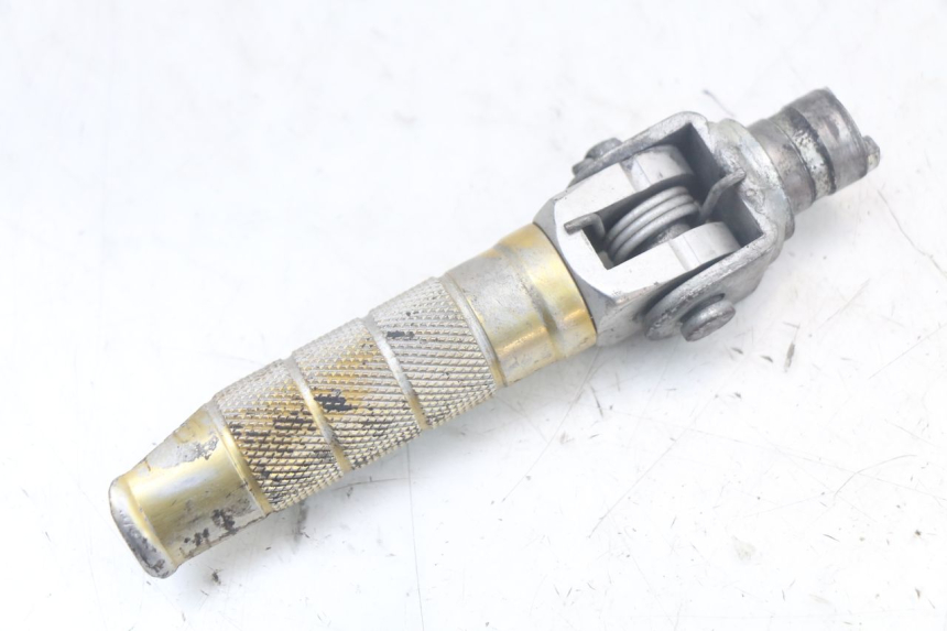 photo de PAIR OF FRONT FOOTRESTS SUZUKI SV N 650 (1999 - 2002) - Surface and material condition