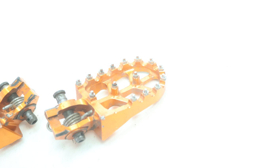 photo de PAIR FRONT FOOTREST KTM SX 85 (2018 - 2024) - Zoom on usage condition