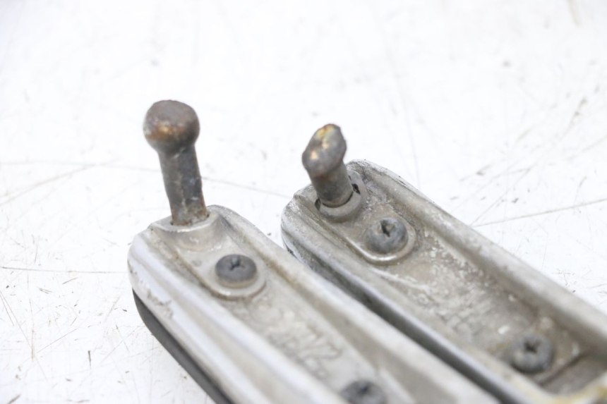 photo de PAIR FRONT FOOTREST YAMAHA TDM ABS 900 (2002 - 2014) - Technical close-up