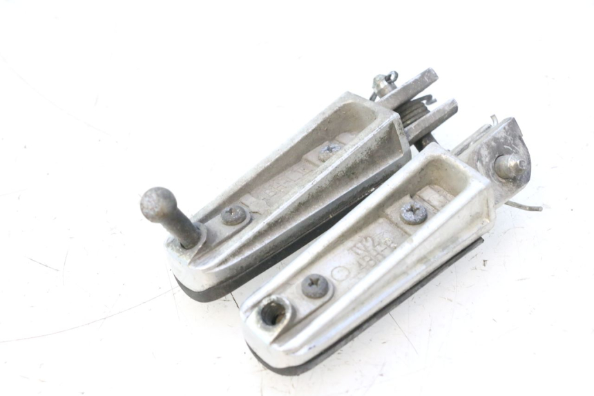 photo de PAIR FRONT FOOTREST YAMAHA TDM ABS 900 (2002 - 2014) - Alternative perspective
