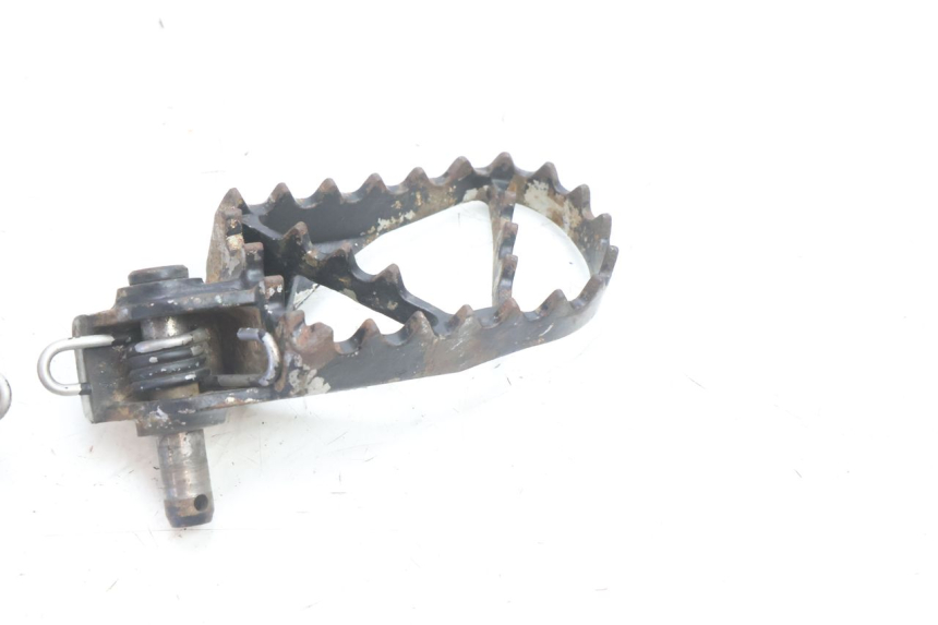 photo de PAIR FRONT FOOTREST HUSABERG TE 250 (2011 - 2014) - Zoom on usage condition