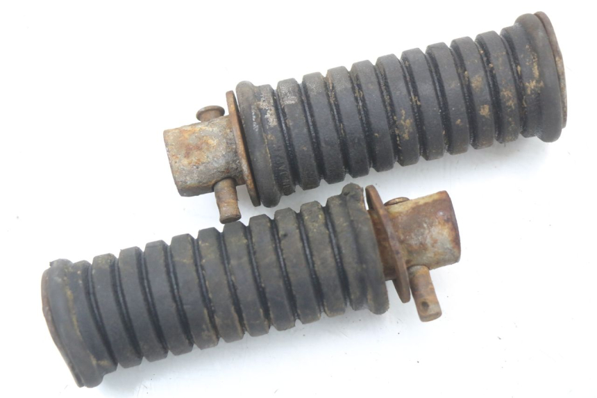 photo de PAIR FRONT FOOTREST SUZUKI TS X 80 (1984 - 1988) - Alternative perspective