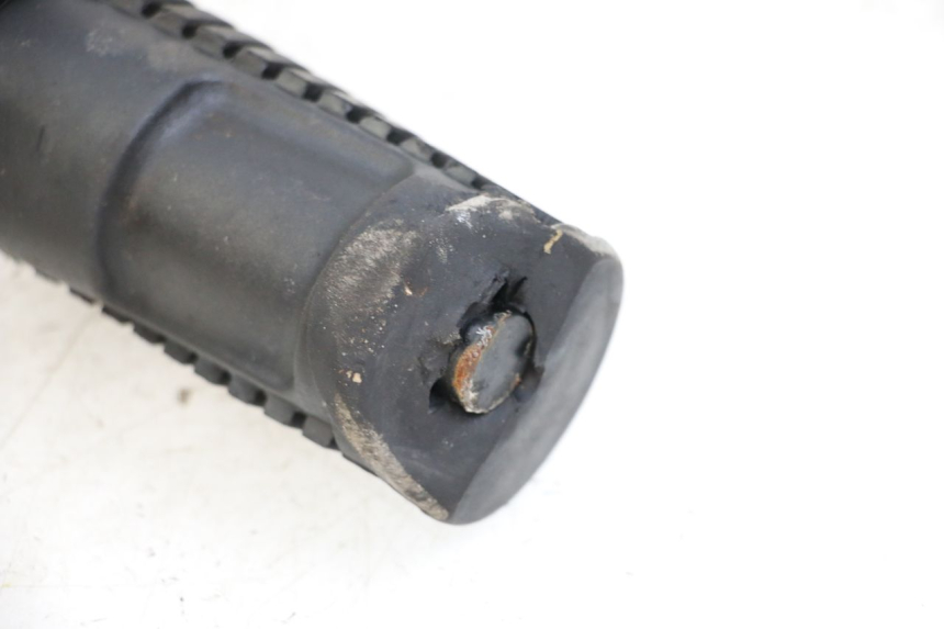 photo de PAIR FRONT FOOTREST HONDA WALLAROO DX 50 (1993 - 1996) - Zoom on usage condition