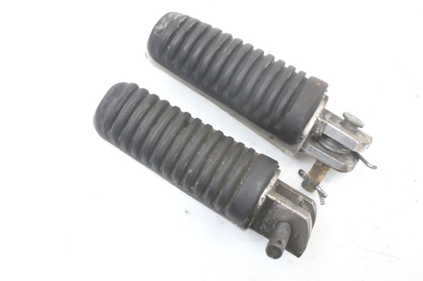 photo de PAIR FRONT FOOTREST YAMAHA XJS DIVERSION 600 (1997 - 1999) - Component detail