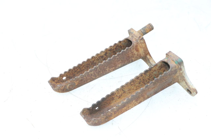 photo de PAIR FRONT FOOTREST SMC XROAD 150 - Technical close-up