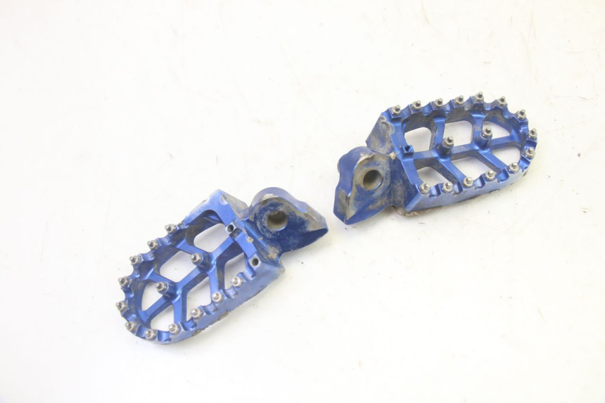 photo de PAIR FRONT FOOTREST YAMAHA YZ-F YZF 250 (2014 - 2018) - Main view