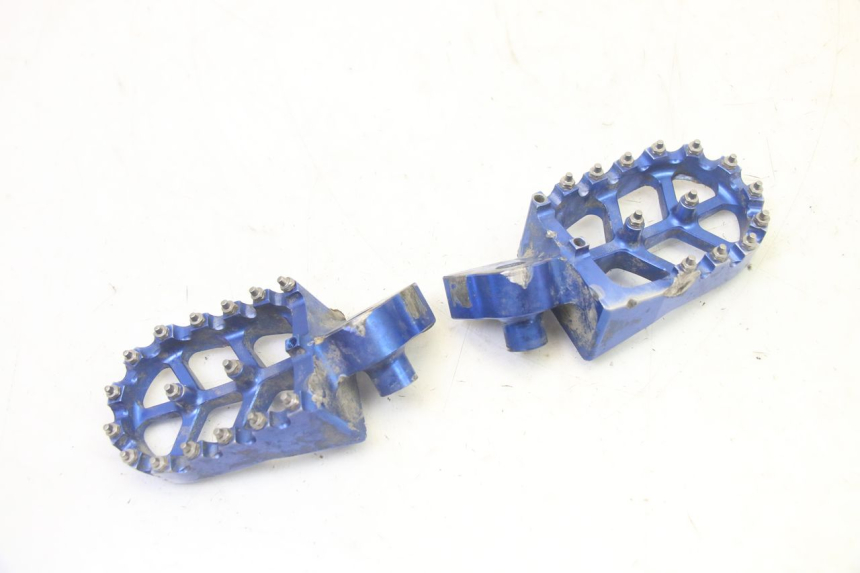 photo de PAIR FRONT FOOTREST YAMAHA YZ-F YZF 250 (2014 - 2018) - Fixing points details