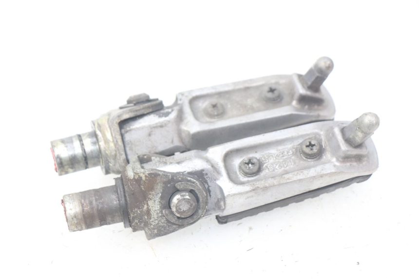 photo de PAIR OF FRONT FOOTRESTS KAWASAKI Z S 750 (2003 - 2006) - Zoom on usage condition